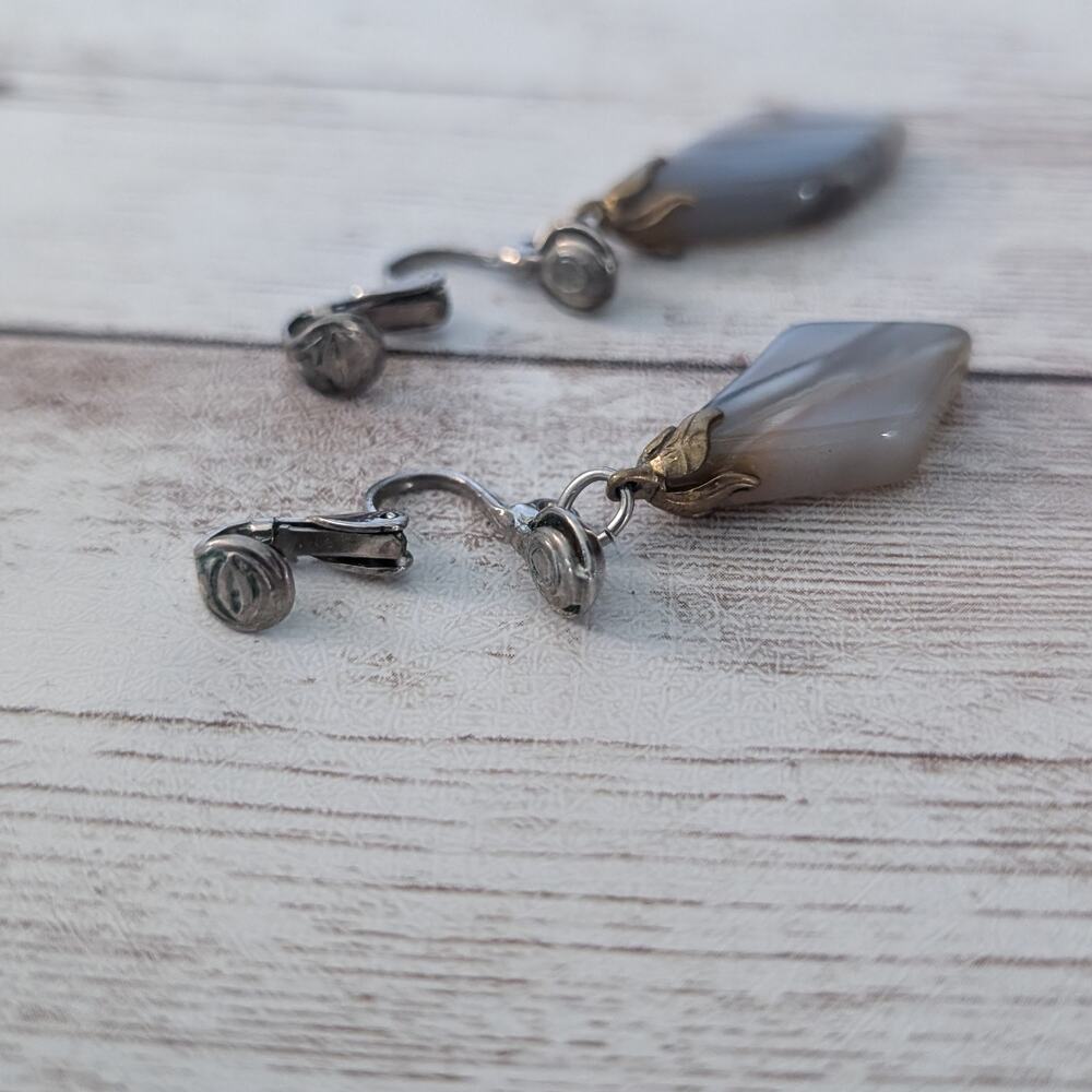 Vintage Clip On Earrings Very Pretty & Unusual Dangle Earrings - Picture 4 of 8